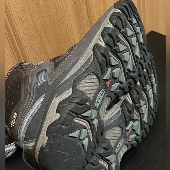 Keen Women's Targhee III Waterproof Boot Magnet/Atlantic Blue - Picture 11 of 15